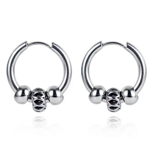 Trendy Stål ørering med 3 vedhæng - Modern look!