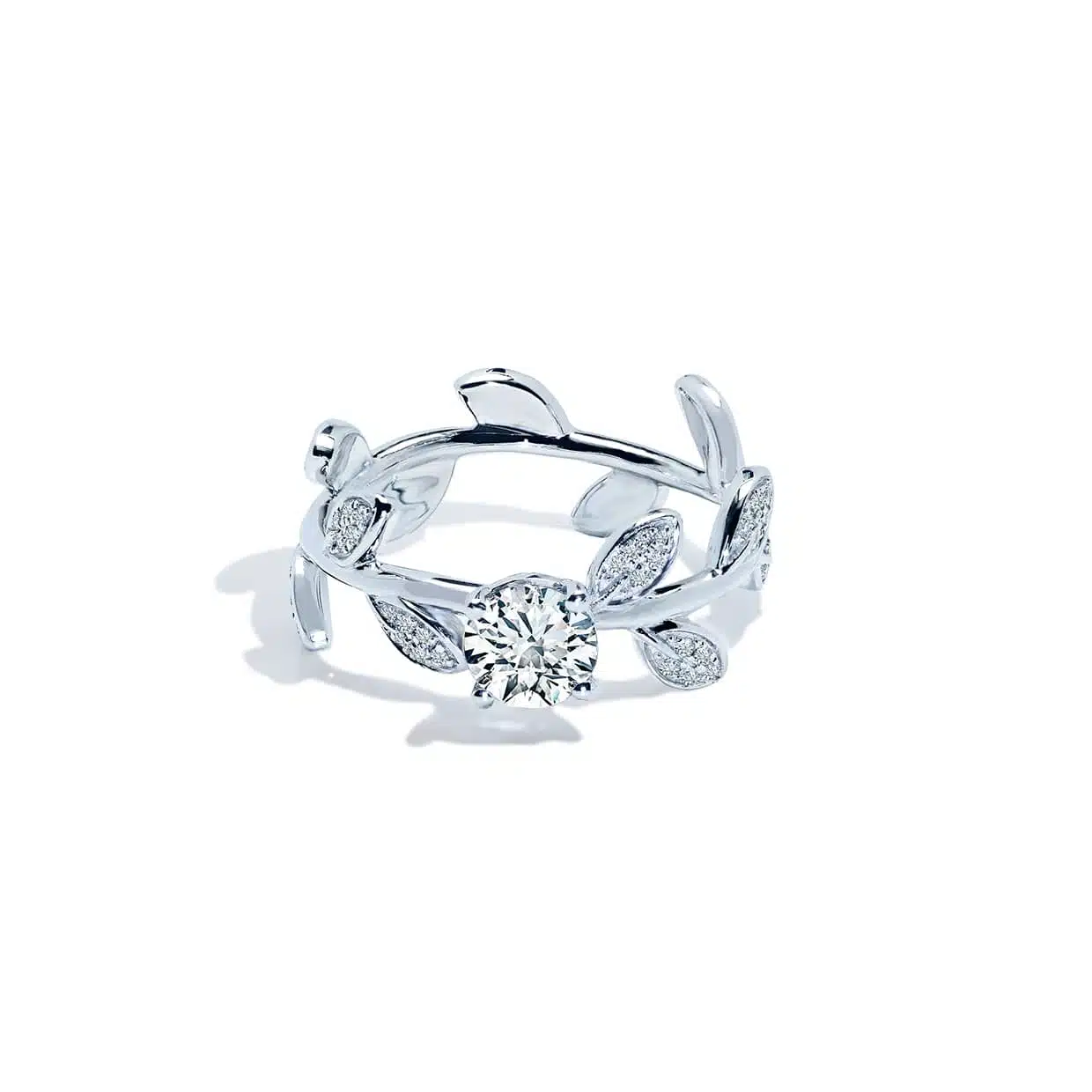 Serena Forlovelsesring Med Rund Safir Og Diamantblade I Hvidguld