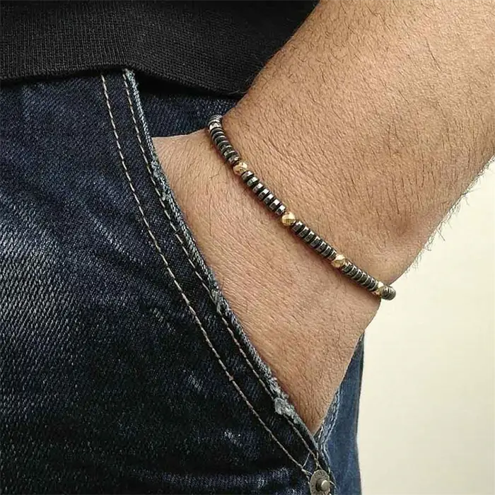 Gyldent Hamatit Armbånd med 4mm Perler - Hurtig Levering!