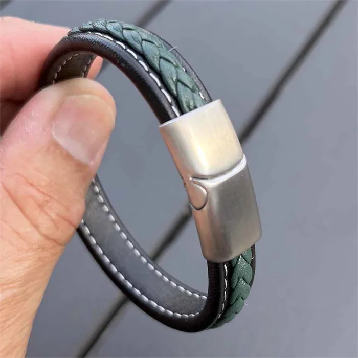 Stilfuldt grønt læderarmbånd med stållås - Hurtig levering!