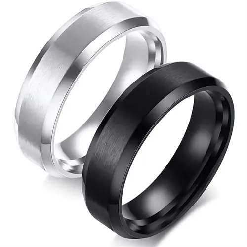 Hew Forlovelsesring i Sort eller Blank Stål - Unik Design