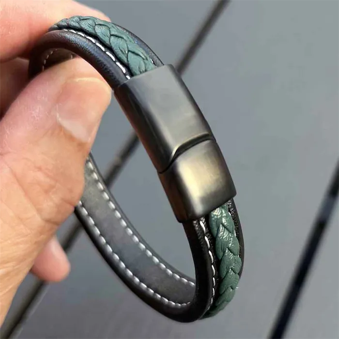 Major Green Læderarmbånd med Sort Magnetlås - Stilfuld Elegance