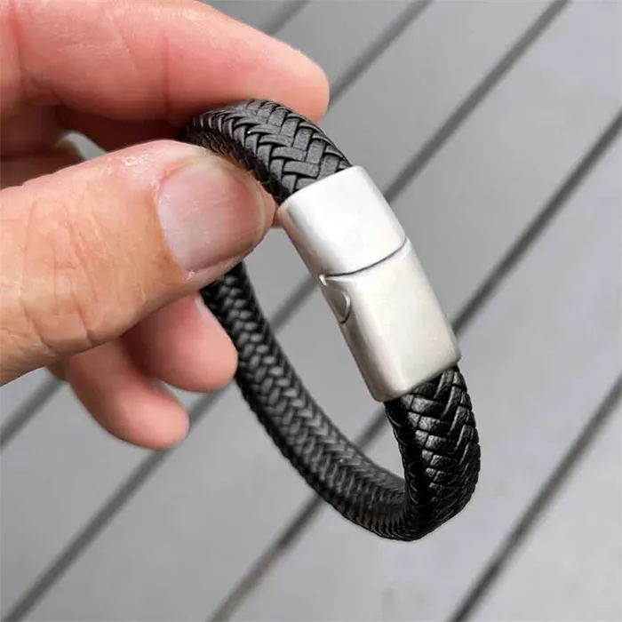 Stilfuldt Sort Mikrofiber Læderarmbånd med Stållås