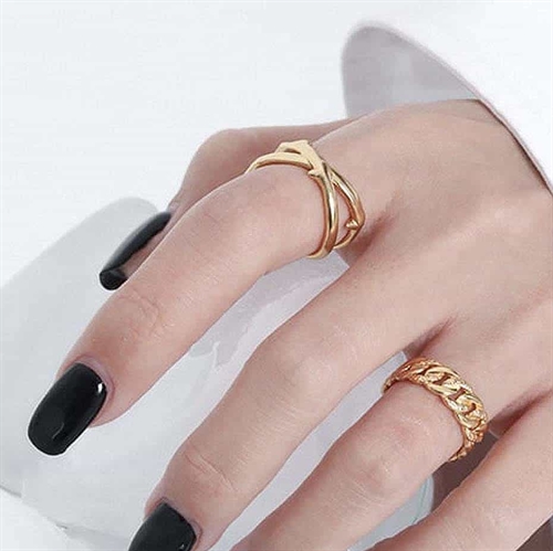Ares Guld Ring - Smykke med Beskyttende Krydsdesign