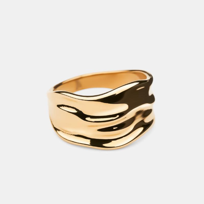 Bred Hamret Ring i 18k Guldbelægning - Unik Stil