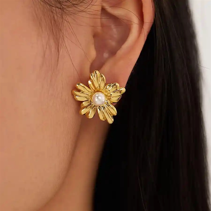 Blomst med Perle Ørering i Ædelstål - Tidløs Elegance