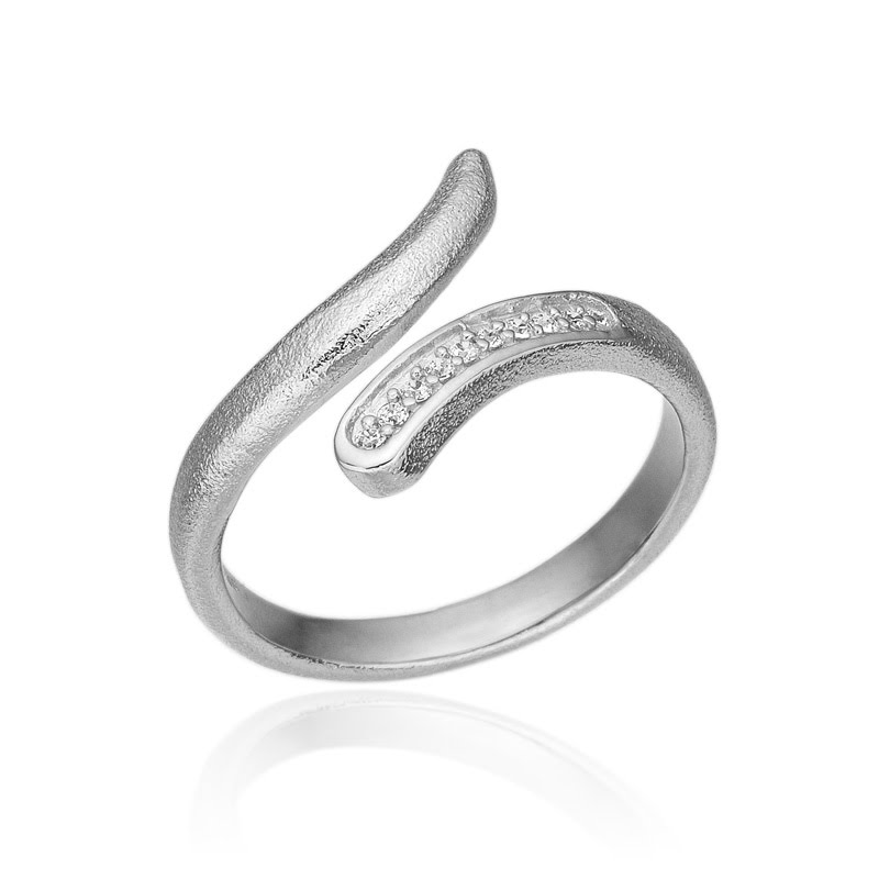 Feminin Sølvring med Zirkonia - Populær og Elegant