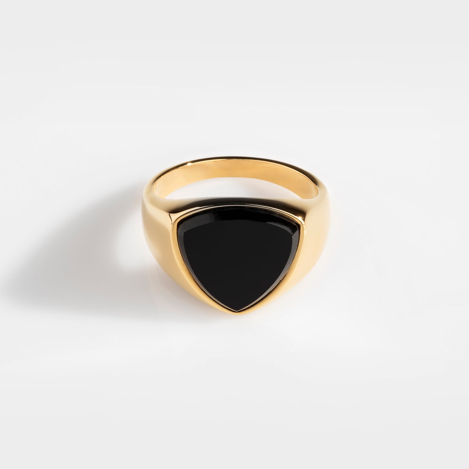 Sort Onyx Polygon Signatur – Guldtonet Ring til Mænd