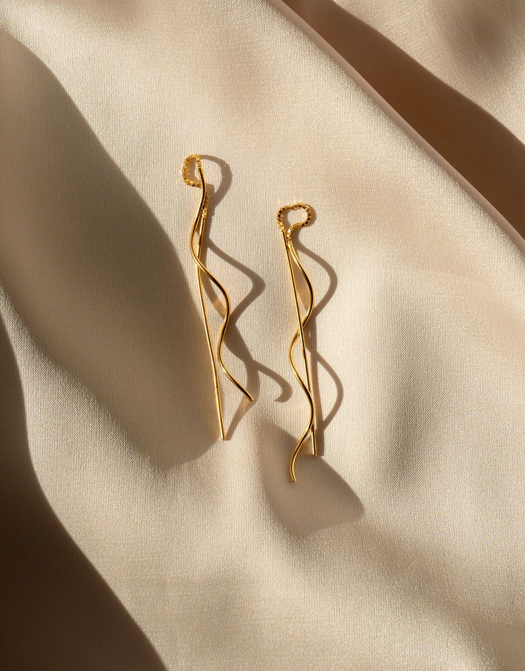 Ava - Elegante guld øreringe til festlige anledninger