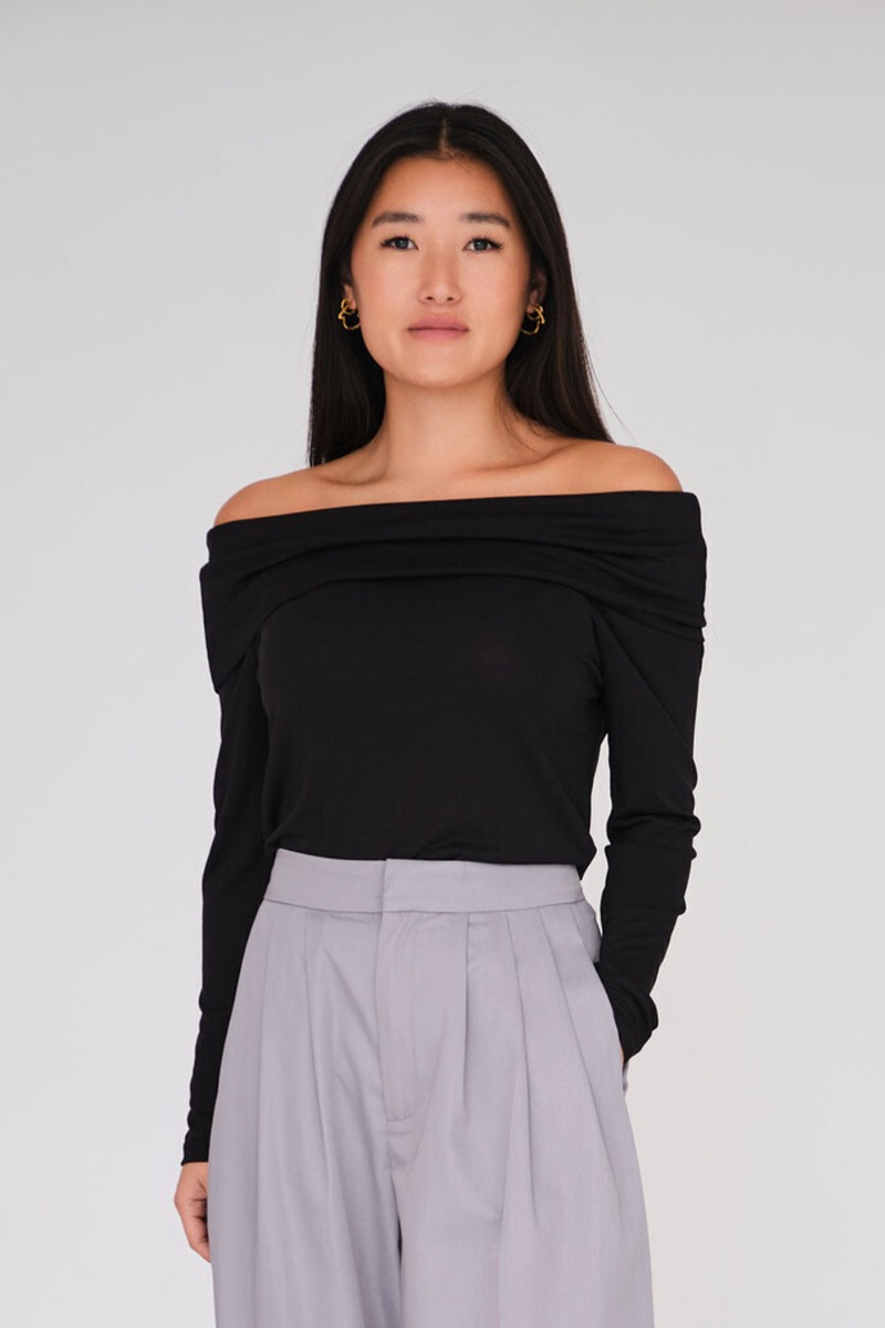 A-view - Bluse - Joseph Off Shoulder Top - Black Levering I Februar