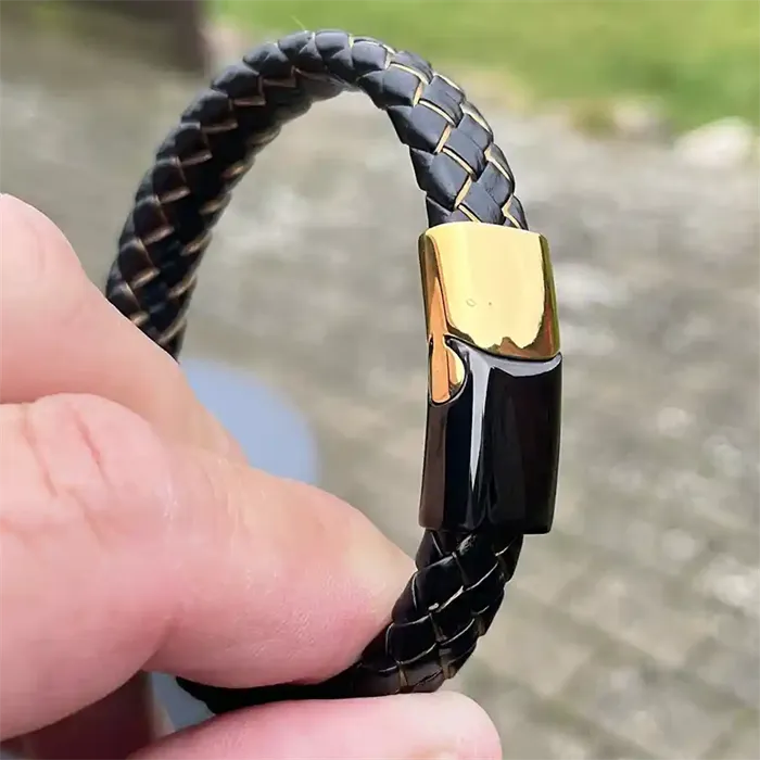 Eksklusivt Major Armbånd i Imiteret Læder med Gylden Snor
