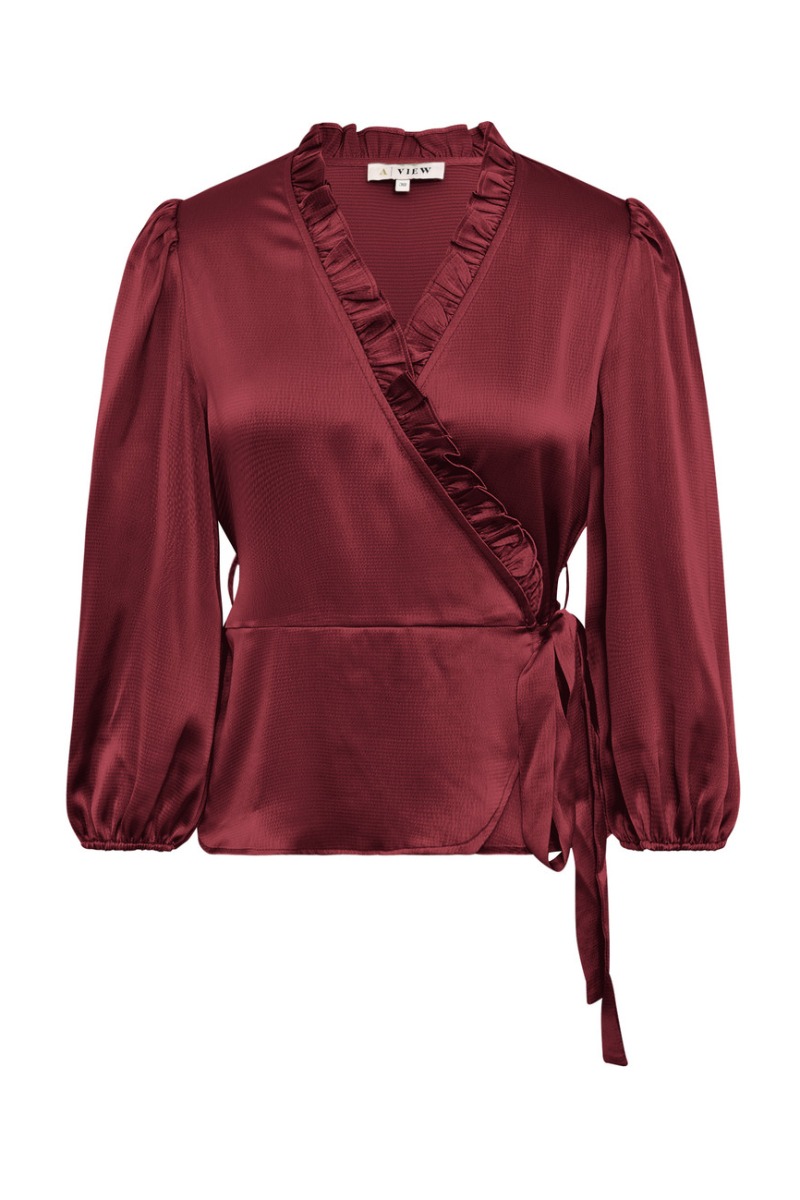A-view – Slå-om bluse med flæser – Bordeaux Crush