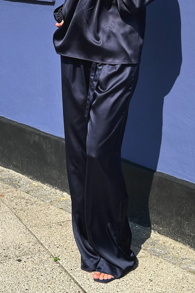 Continue - Bukser - Randi Satin - Navy Blue