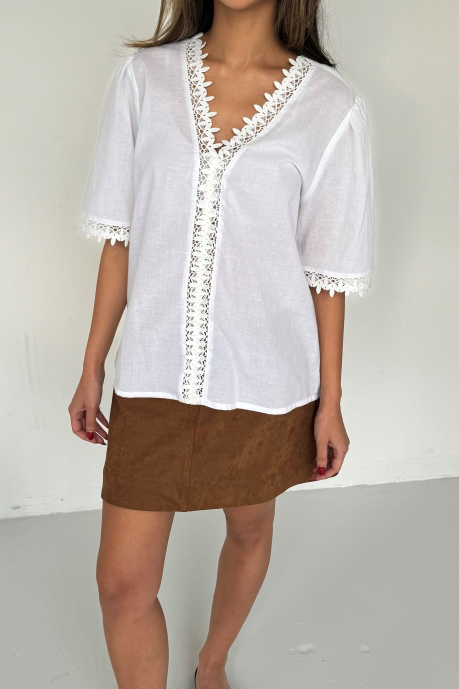 Fortsæt – Bluse – Daisy – Hvid med broderede detaljer