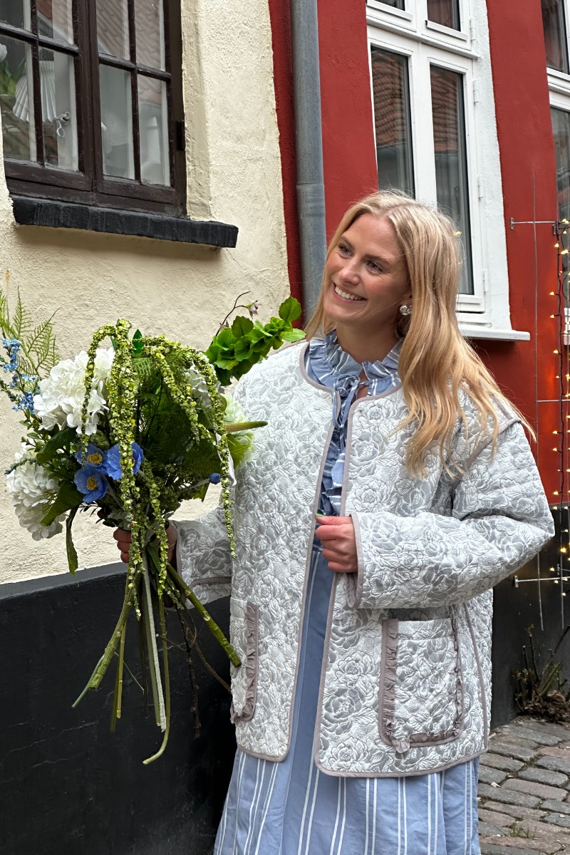 Stories From The Atelier Jakke - Udsalg - Grå Quiltet Design