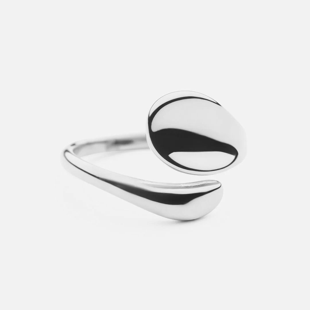 Flow Ring i Sølv – Elegant Smykke til Din Finger