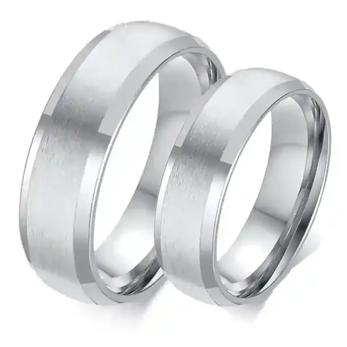 Elegant Forlovelsesring i Mat Ædelstål - Tidløst Design