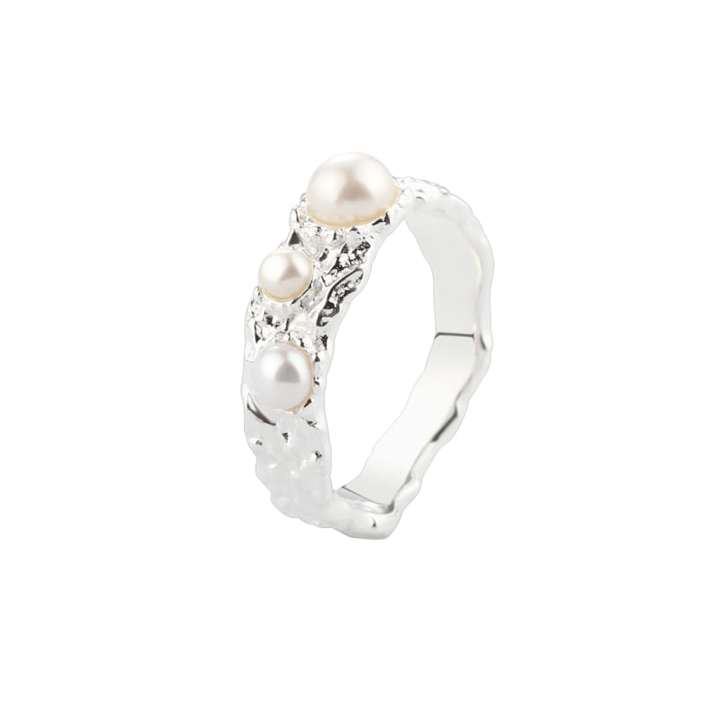 Ruffle Pearl Ring fra Aqua Dulce - Unik Smykkeoplevelse