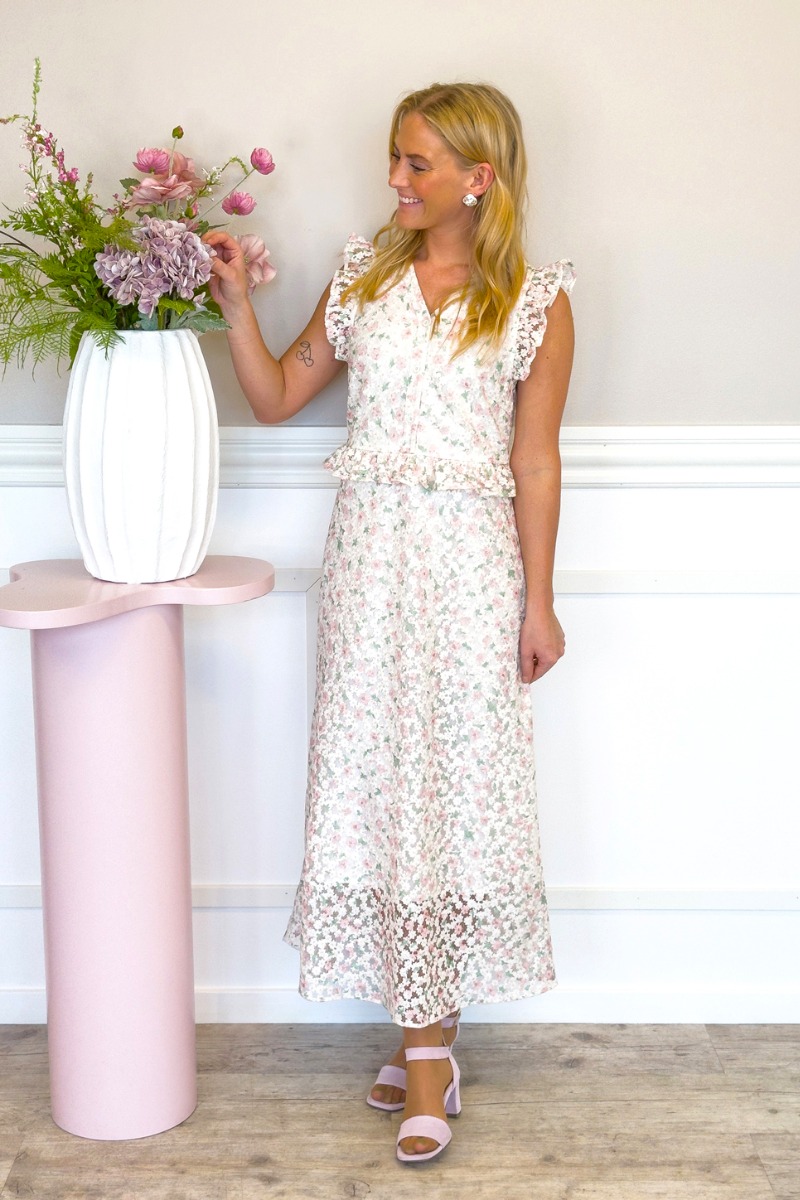 Elsket Af Lykke - Christina Kjole - Rose Blomster