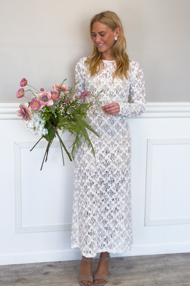 Elsket Af Lykke - Elegant Kjole med 3D Blomster - Hvid