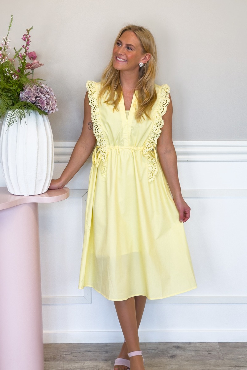 Elsket Af Lykke - Lace It Kjole - Gul Juvelboks