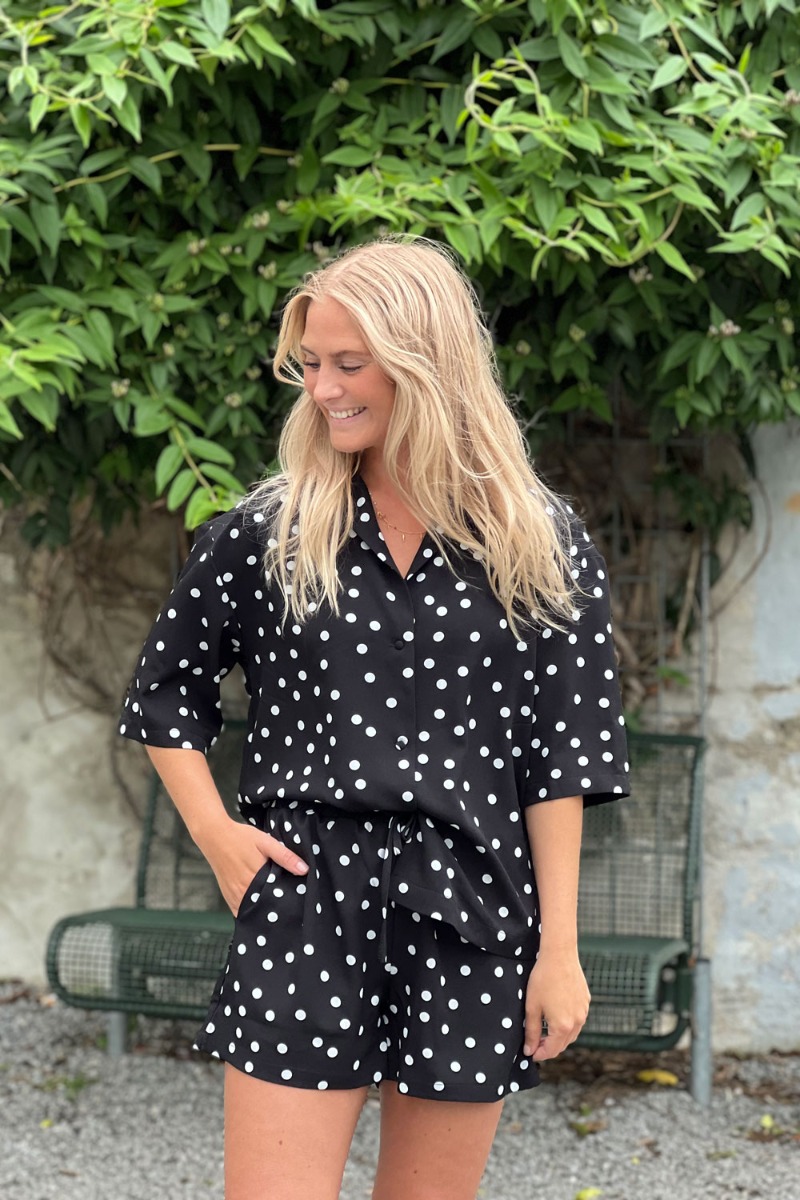 Loved By Lykke - Shorts - Ly Smilla Shorts - Black Wwhite Dots