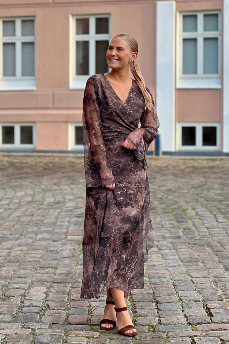 Loved By Lykke - Kjole - Lovely Long Dress - Brown Fall