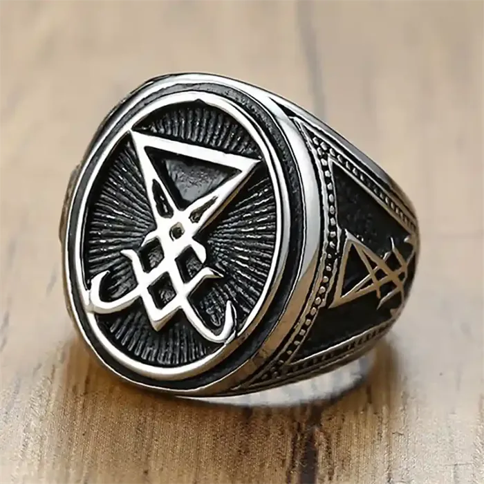 Lucifer Ring i Rustfri Stål - Stærk og Elegant Herrering