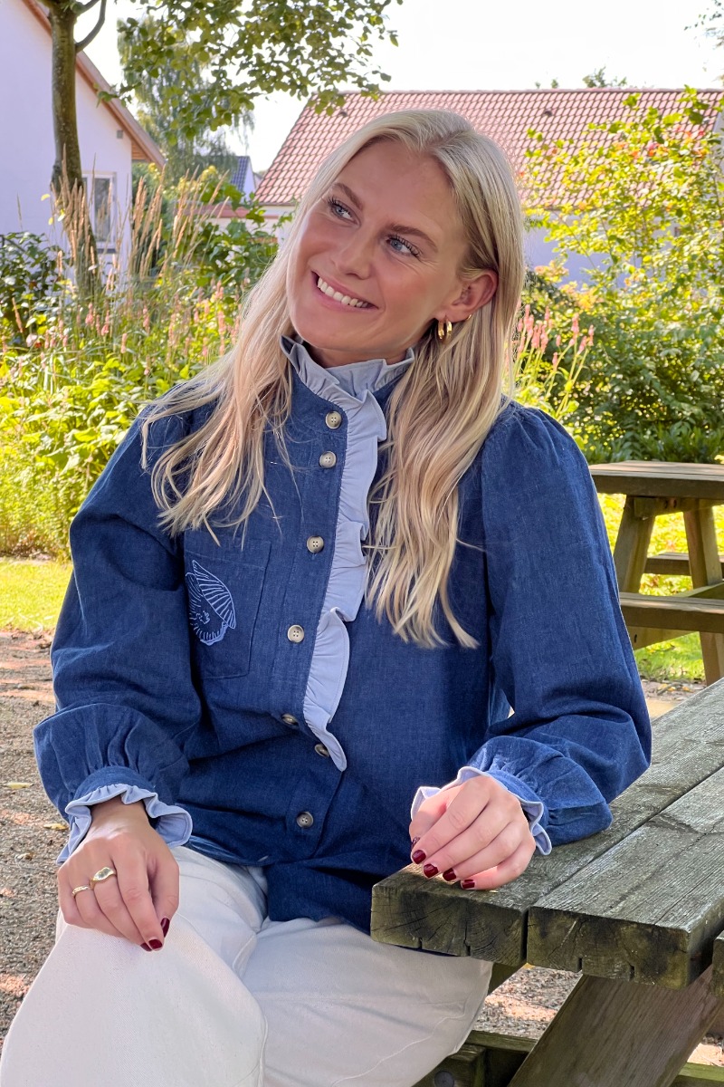 Skjorte fra Stories From The Atelier - Aw25 - Naturfarve