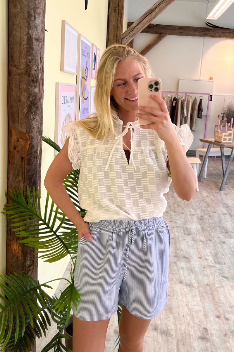 Noella - Shorts - Sabine med blå striber til tilbud!