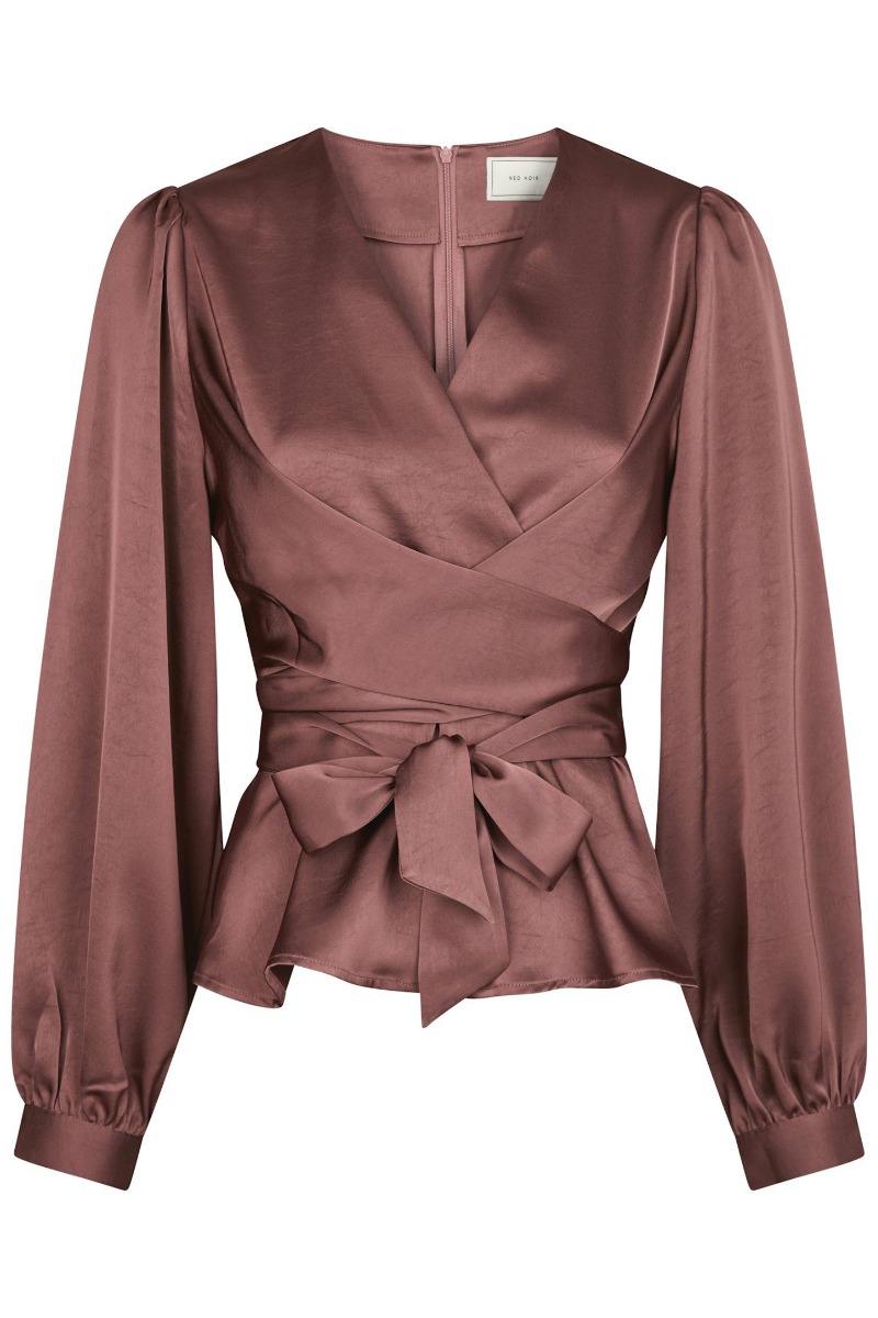 Neo Noir - Elegant bluse i gammel rosa med slå-om design