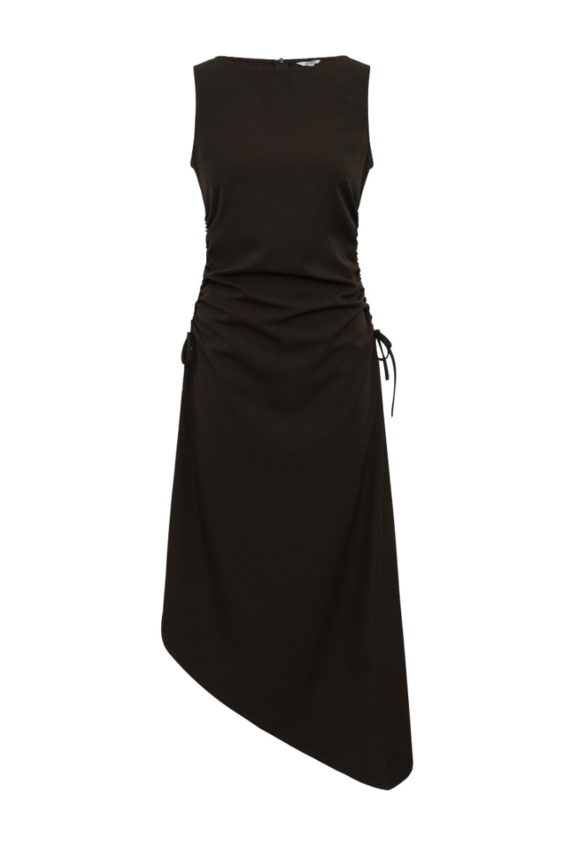Mbym – Elegant asymmetrisk kjole i mørkebrun