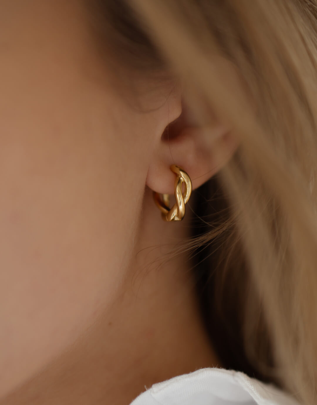 Noa - Guld Hoops Øreringe fra Jewel Box på tilbud!