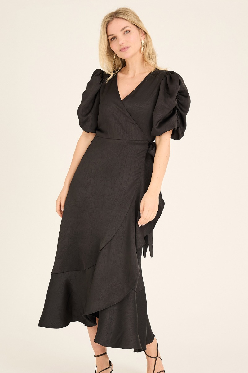 A-view – Sinda Kjole – Sort Satin til Festlige Anledninger