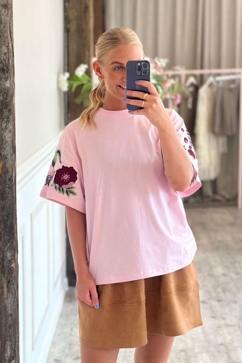 A-view – T-shirt med broderi – Best Double Flower tilbud