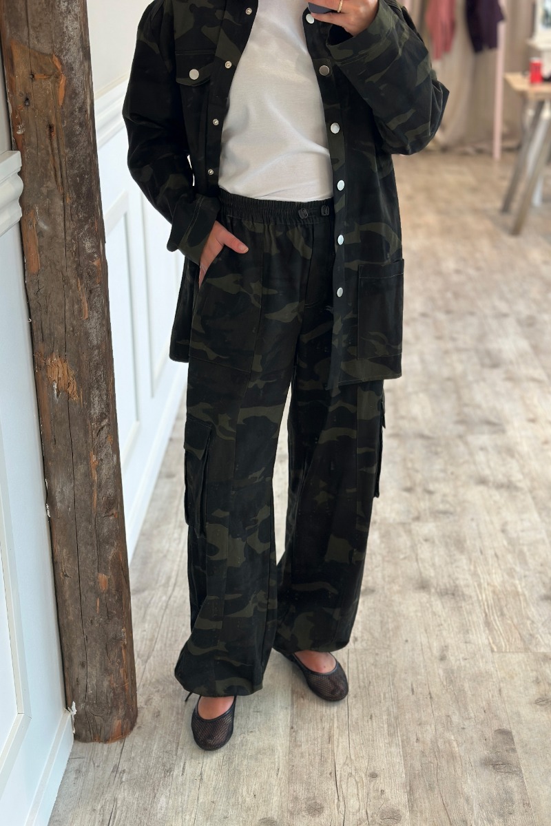 A-view - Camo Cargo Bukser - Armyblack Stilfuld Nyhed
