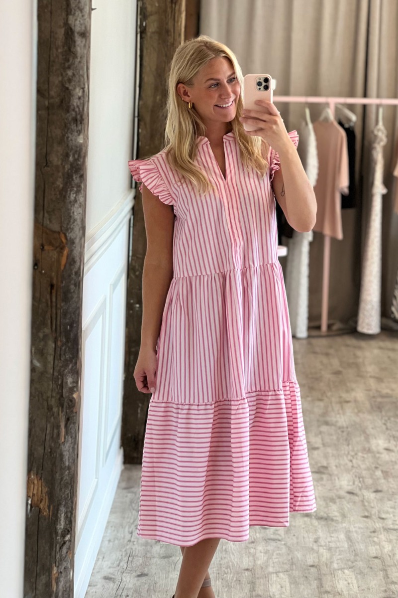 Continue – Kjole – Bea Stripe Long – Pink Striber Udsalg