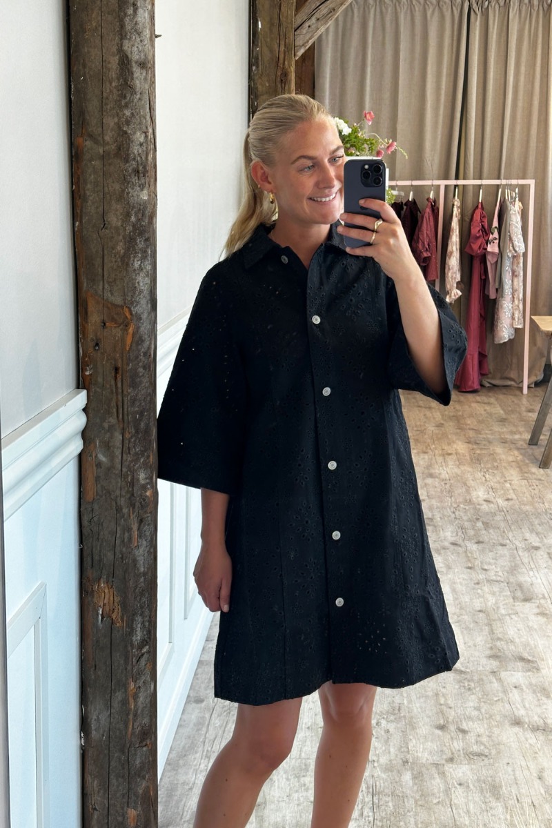 Global Funk - Mira Kjole - Elegant Design i Black Jewel