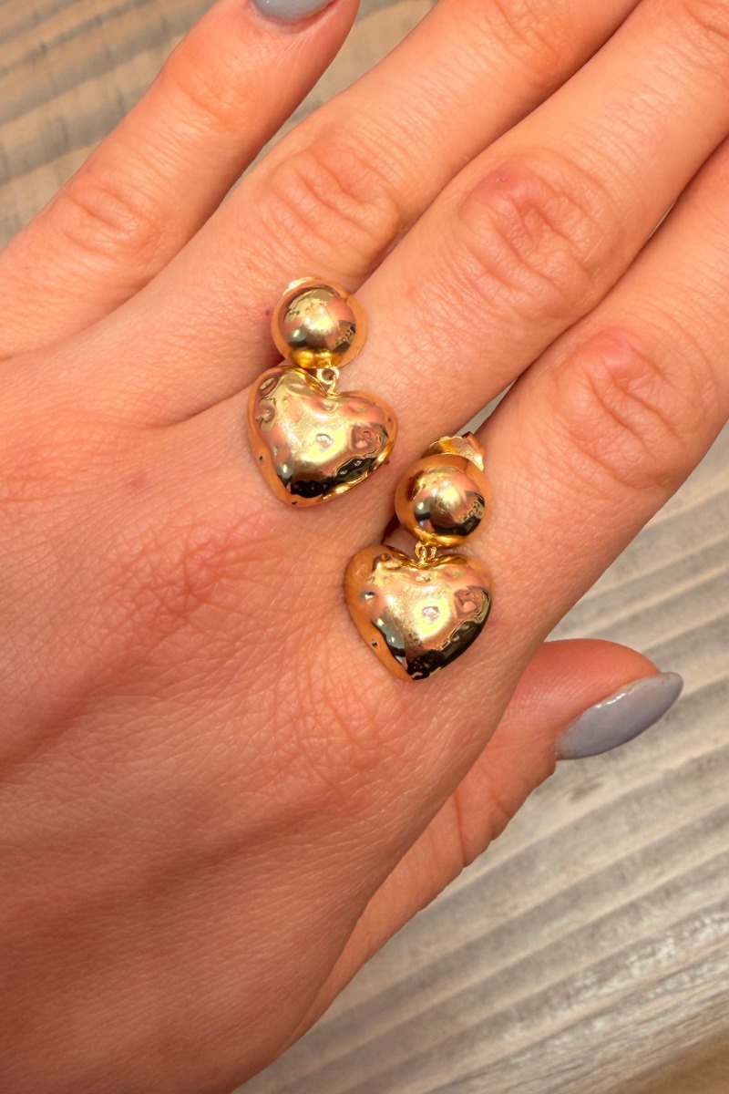 Hjerteformede øreringe i guld fra Enamel - Nyhed!