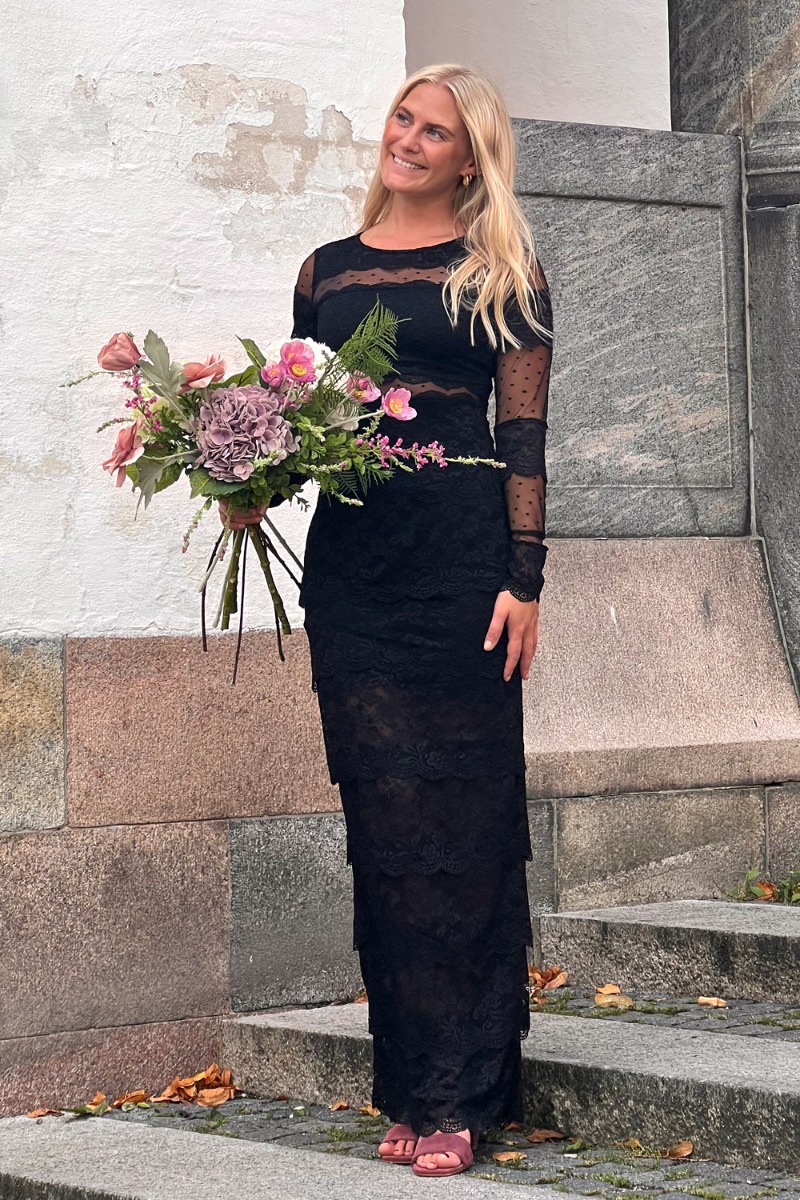 Loved By Lykke - Kjole - Ly Isabella Ls Long Dress - Black Levering I Start November