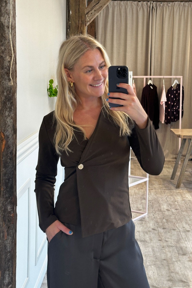 Sisters Point - Bluse Gevela-ls - D Chocolate til Fest 2025