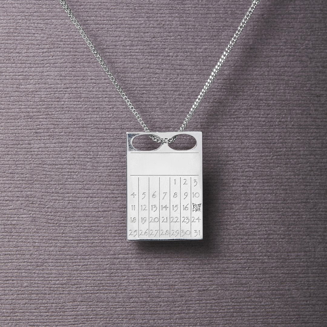 Eksklusivt Dateplate Vedhæng i Sterling Sølv med Diamant