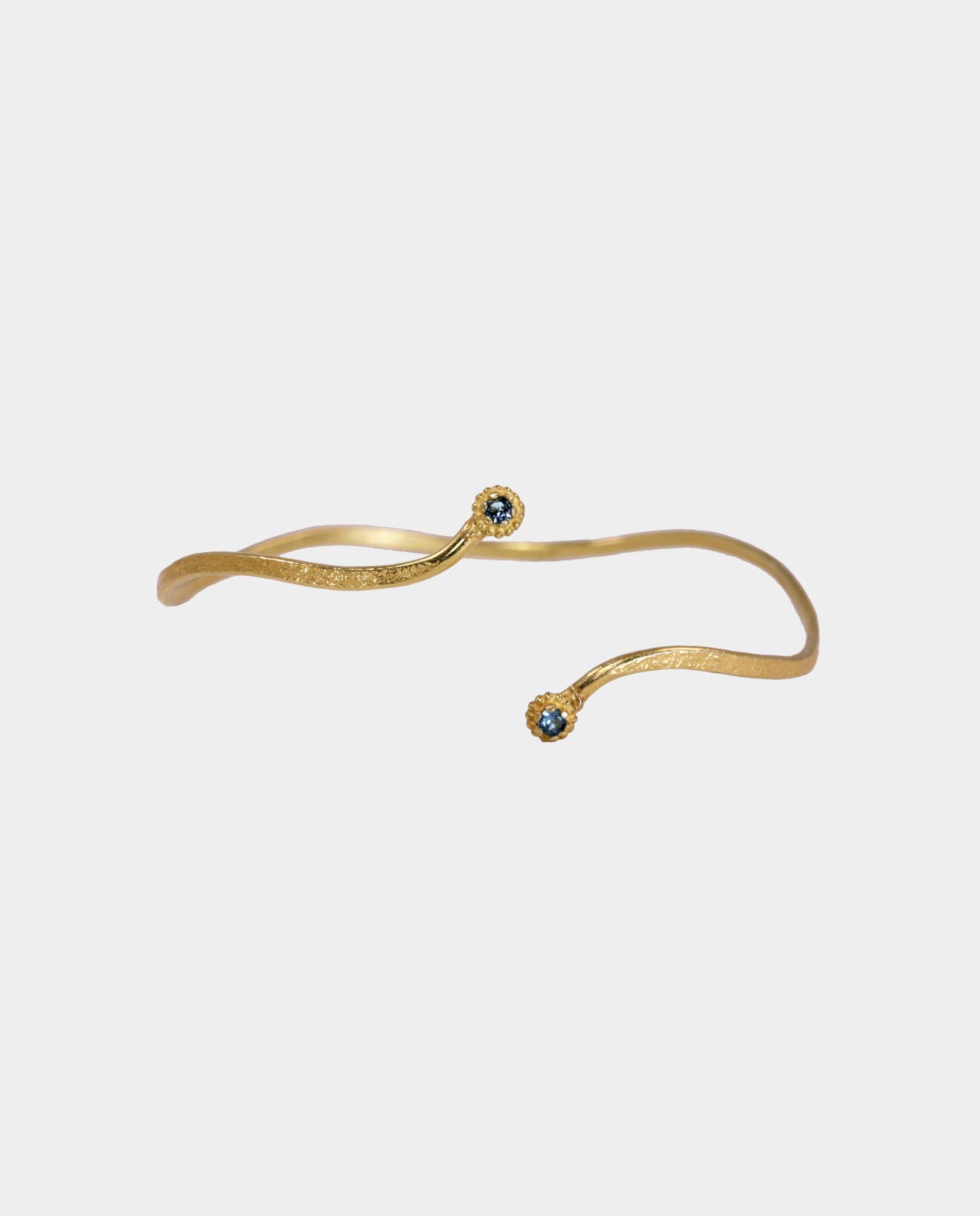 Elizabeth Leveson - Blå Iolit Armbånd i Unikt Design