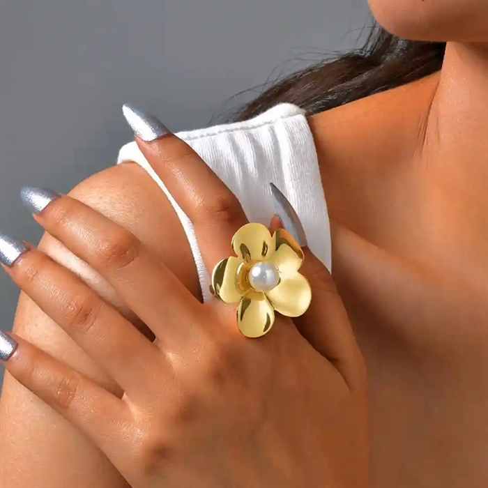 Gylden Perle Blomst - Elegant Forgyldt Ring med Shellperle