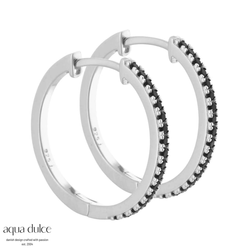 Claire 15 Mm Smalle Creoler I Sterling Sølv Med Sorte Zirkonia
