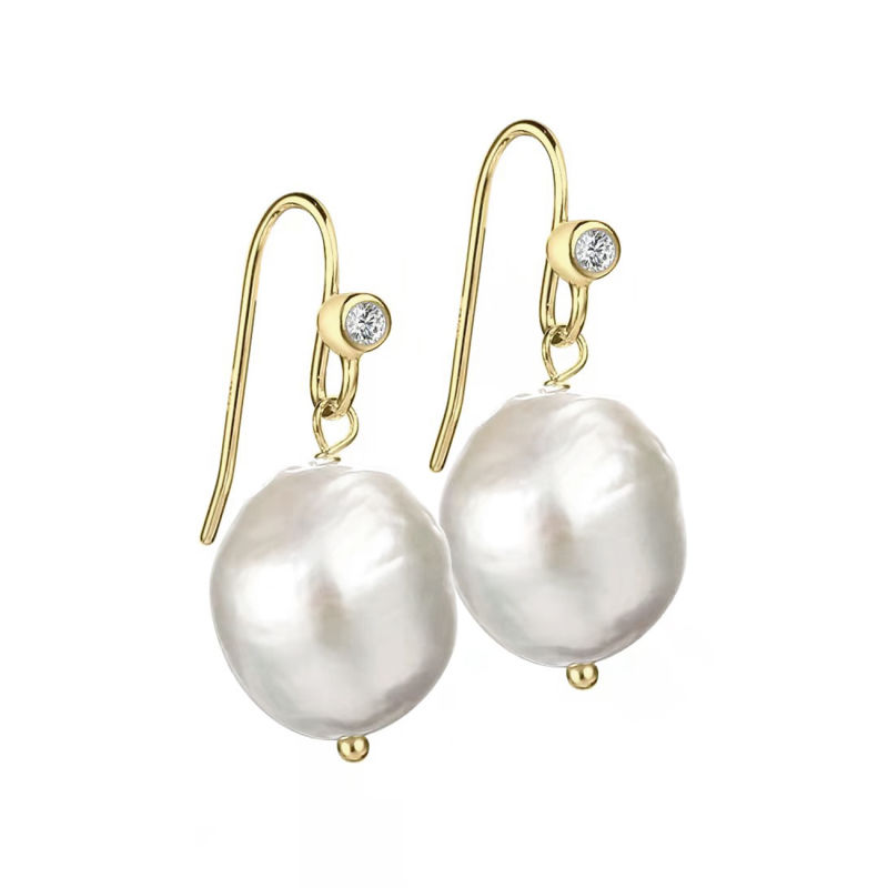 Betsy Pearl Earrings   Golden