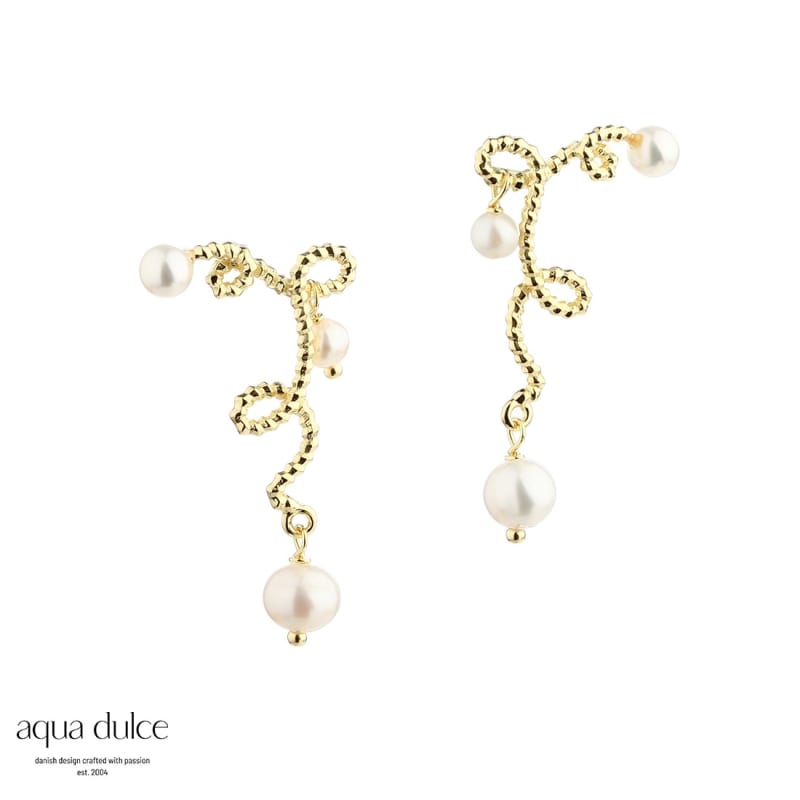 Swirl Love Stud  Golden