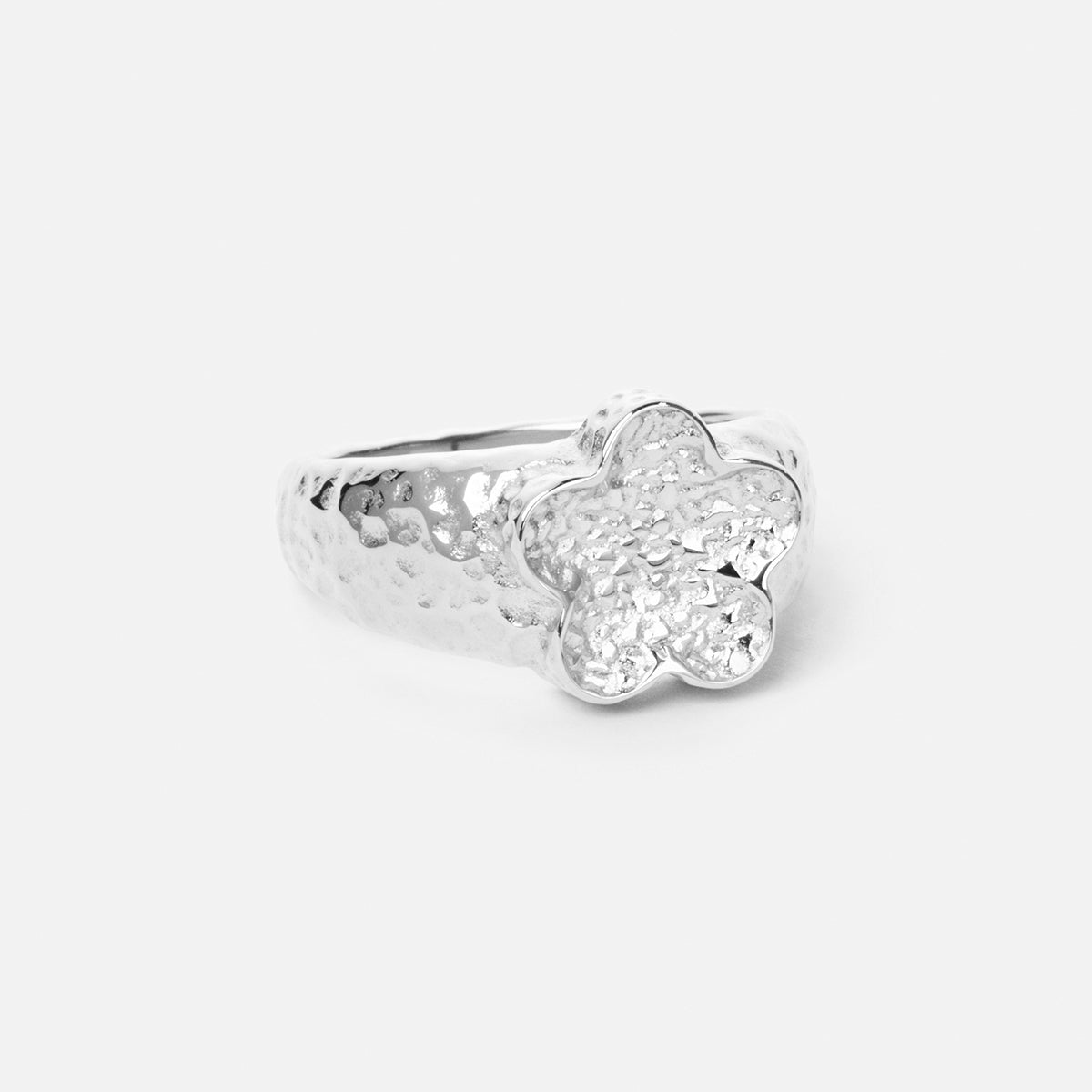 Hammered Flower Ring Sølvfarvet