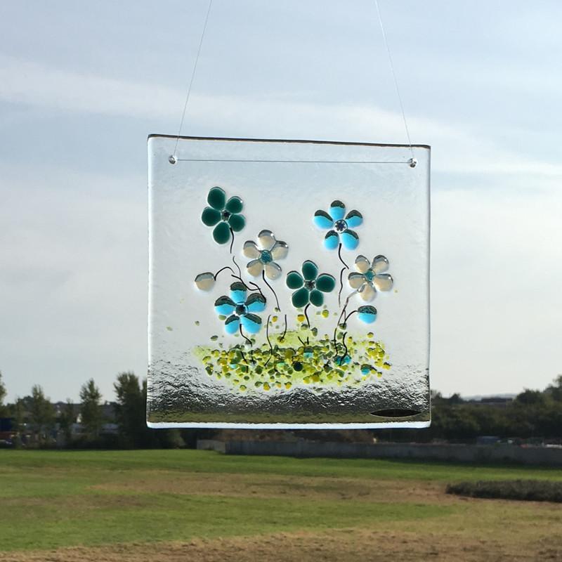 Glasophæng Med Blomster Flot Dekoration Til Ophæng I Vinduet Håndlavet Unik Glaskunst - Motiv Lilla Blomster