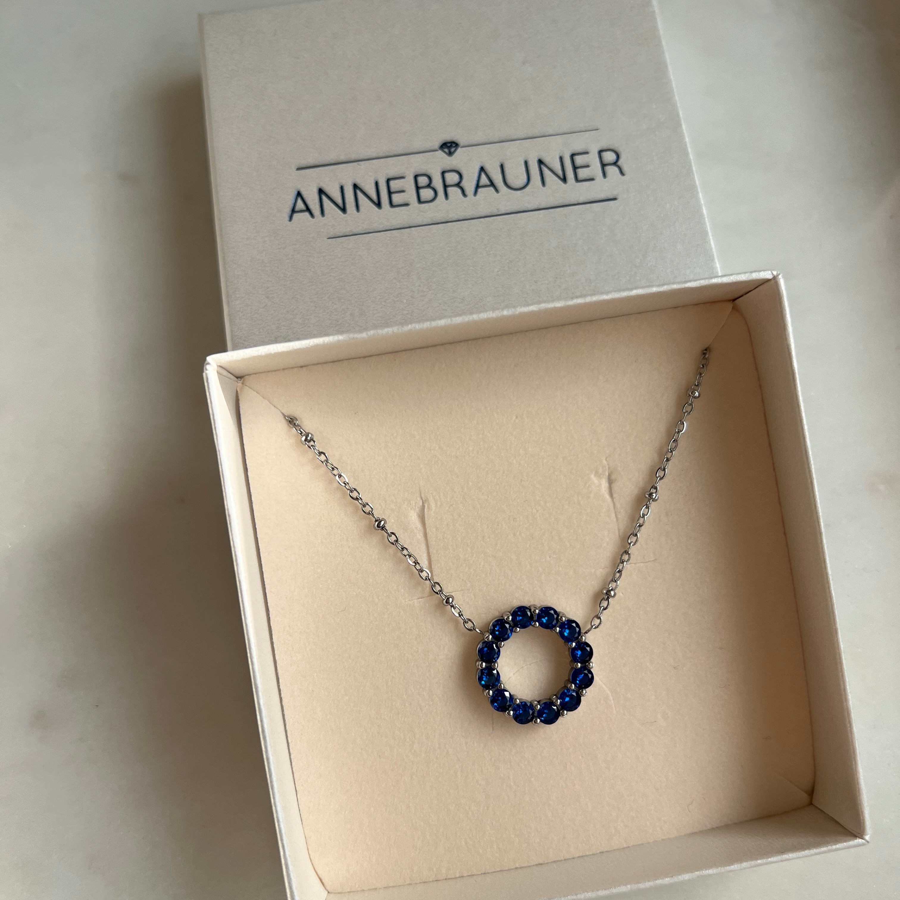 Annebrauner Big Sapphire Circle Halskæde